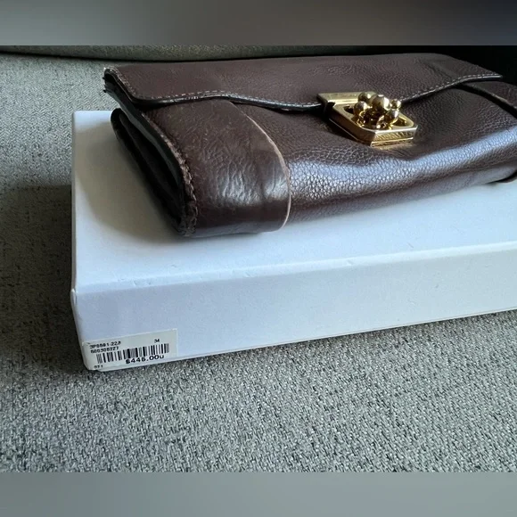Chloé long zippered wallet twist project